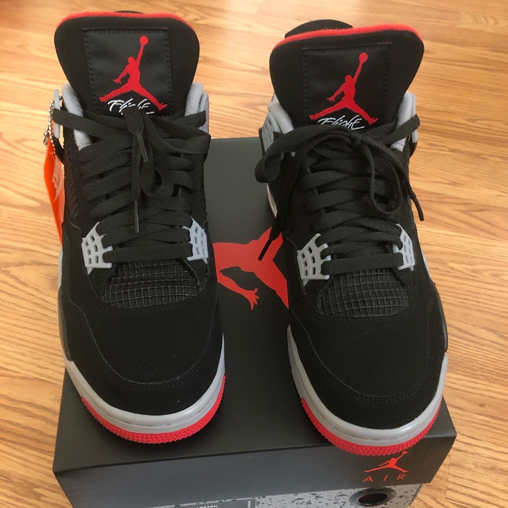 Air Jordan 4 bred